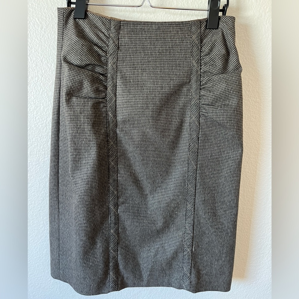 Nanette Leopre brown pencil skirt, classic work clothing